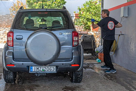 Moto Vasilis washing a car